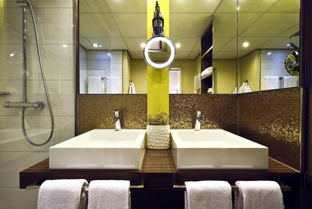 Hotel Mercure Martiniplaza 4*